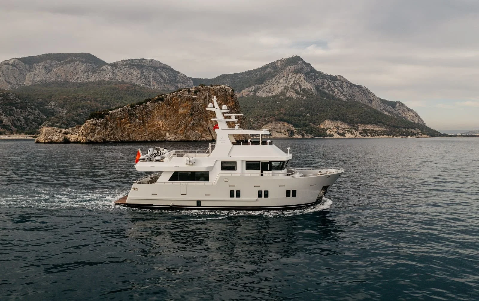 B65-017 (65 ft Motor Yat)